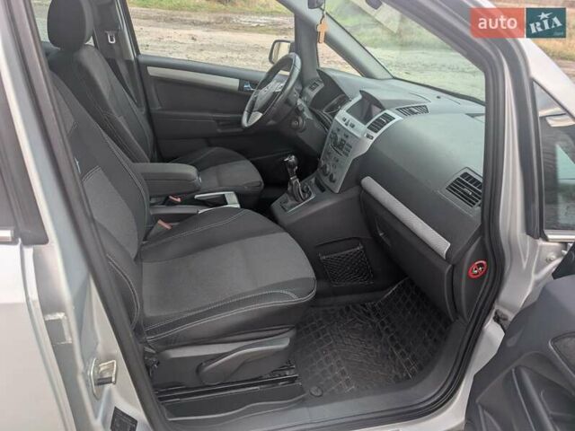 Серый Опель Зафира, объемом двигателя 1.69 л и пробегом 277 тыс. км за 6800 $, фото 12 на Automoto.ua