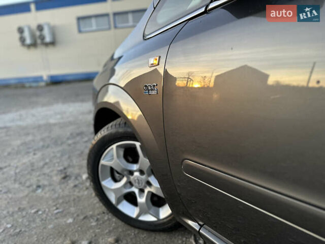 Серый Опель Зафира, объемом двигателя 1.7 л и пробегом 247 тыс. км за 7950 $, фото 19 на Automoto.ua