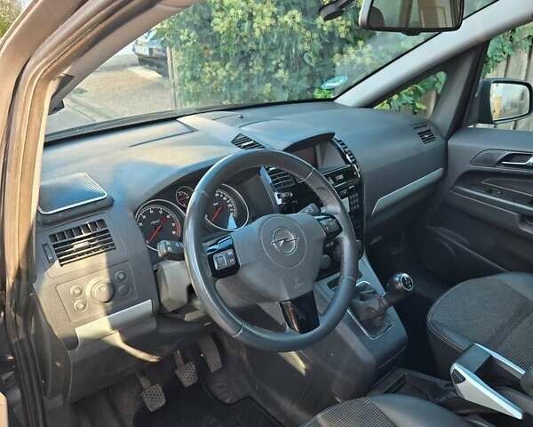 Опель Зафира 2010 в Белой Церкве на Automoto.ua Серый Опель Зафира, объемом двигателя 1.8 л и пробегом 184 тыс. км за 7700 $, фото 6 на Automoto.ua