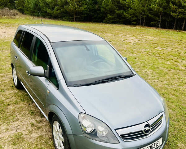 Серый Опель Зафира, объемом двигателя 1.7 л и пробегом 202 тыс. км за 6200 $, фото 3 на Automoto.ua