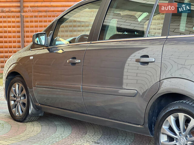 Серый Опель Зафира, объемом двигателя 1.7 л и пробегом 196 тыс. км за 7800 $, фото 23 на Automoto.ua