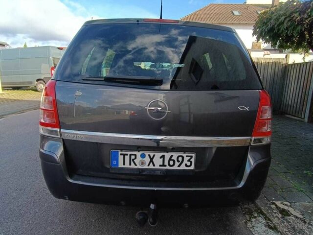 Серый Опель Зафира, объемом двигателя 1.8 л и пробегом 184 тыс. км за 7650 $, фото 2 на Automoto.ua