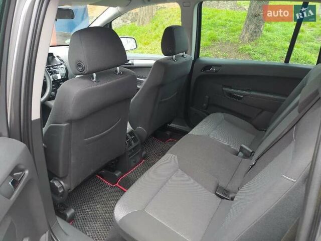 Серый Опель Зафира, объемом двигателя 1.6 л и пробегом 182 тыс. км за 8150 $, фото 6 на Automoto.ua