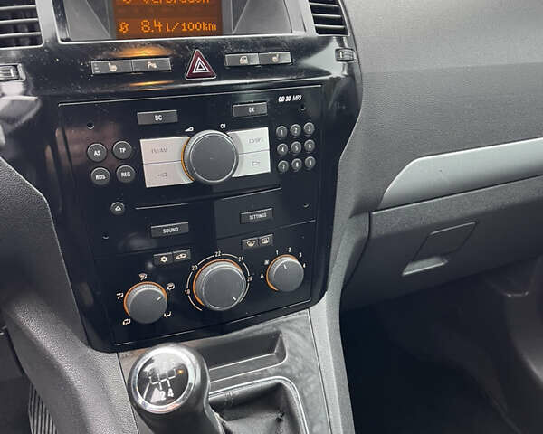 Серый Опель Зафира, объемом двигателя 1.8 л и пробегом 210 тыс. км за 7000 $, фото 14 на Automoto.ua