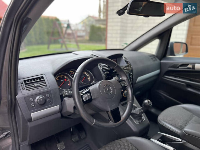 Серый Опель Зафира, объемом двигателя 1.7 л и пробегом 191 тыс. км за 7900 $, фото 35 на Automoto.ua