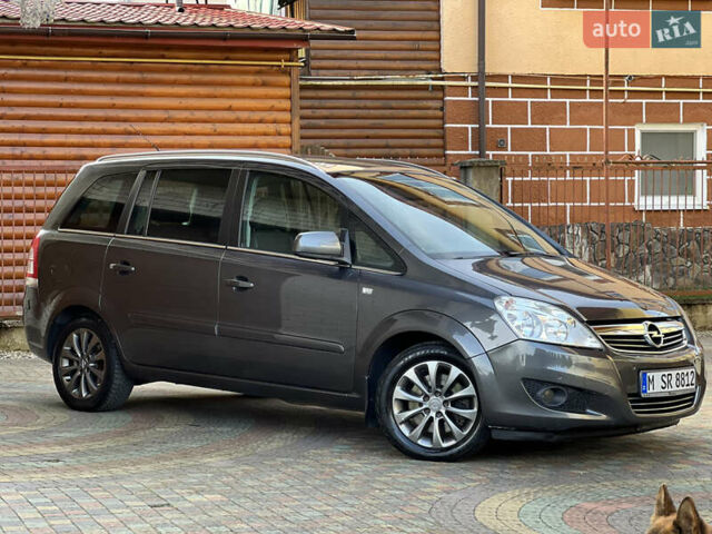Серый Опель Зафира, объемом двигателя 1.7 л и пробегом 196 тыс. км за 7800 $, фото 8 на Automoto.ua