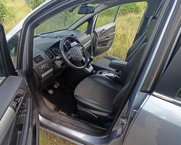 Серый Опель Зафира, объемом двигателя 1.7 л и пробегом 284 тыс. км за 6998 $, фото 17 на Automoto.ua