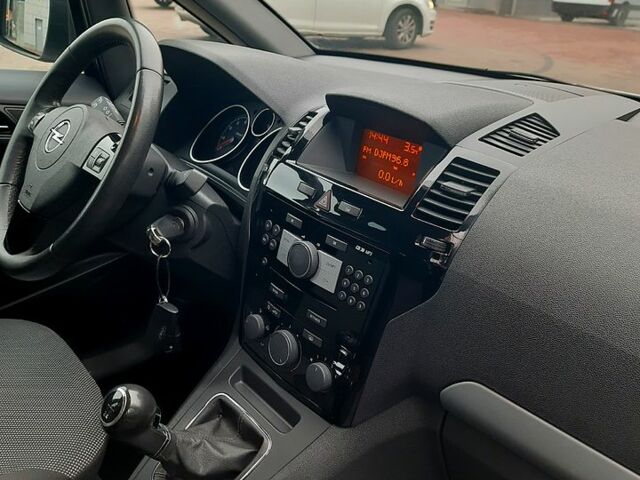 Опель Зафира 2010 в Киеве на Automoto.ua Серый Опель Зафира, объемом двигателя 16 л и пробегом 179 тыс. км за 6200 $, фото 2 на Automoto.ua