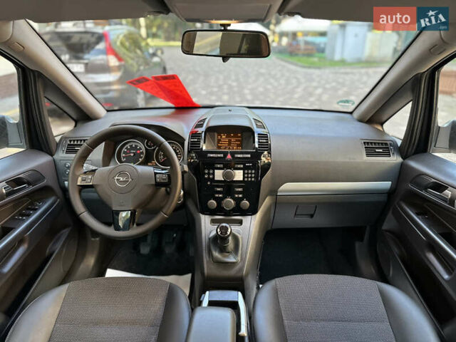 Серый Опель Зафира, объемом двигателя 1.6 л и пробегом 156 тыс. км за 7199 $, фото 121 на Automoto.ua