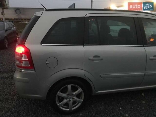 Серый Опель Зафира, объемом двигателя 1.7 л и пробегом 180 тыс. км за 8290 $, фото 5 на Automoto.ua