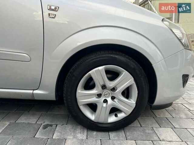 Серый Опель Зафира, объемом двигателя 1.6 л и пробегом 167 тыс. км за 7499 $, фото 24 на Automoto.ua