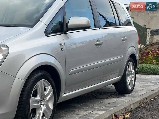 Серый Опель Зафира, объемом двигателя 1.6 л и пробегом 167 тыс. км за 7499 $, фото 13 на Automoto.ua