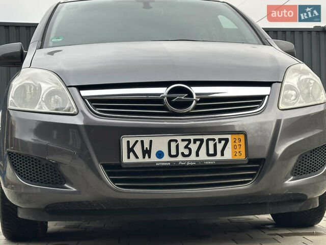 Серый Опель Зафира, объемом двигателя 1.6 л и пробегом 231 тыс. км за 5900 $, фото 24 на Automoto.ua