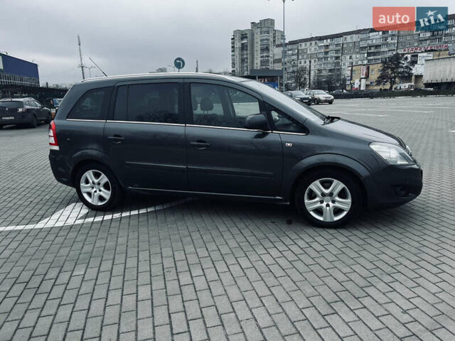 Серый Опель Зафира, объемом двигателя 1.7 л и пробегом 325 тыс. км за 7500 $, фото 7 на Automoto.ua