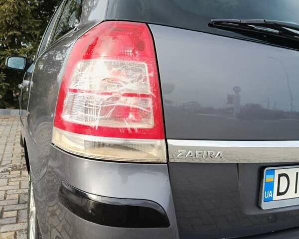 Серый Опель Зафира, объемом двигателя 1.69 л и пробегом 234 тыс. км за 6800 $, фото 3 на Automoto.ua