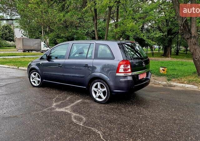 Серый Опель Зафира, объемом двигателя 1.6 л и пробегом 221 тыс. км за 7000 $, фото 4 на Automoto.ua