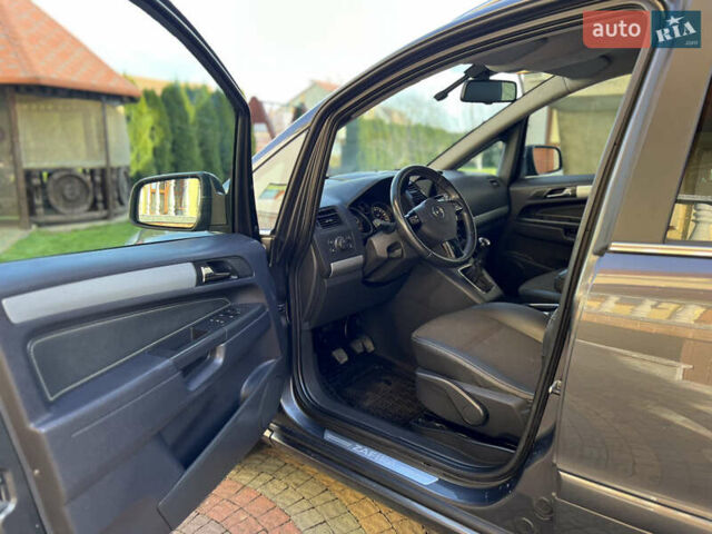Серый Опель Зафира, объемом двигателя 1.7 л и пробегом 196 тыс. км за 7800 $, фото 29 на Automoto.ua