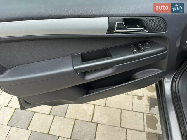 Серый Опель Зафира, объемом двигателя 1.6 л и пробегом 231 тыс. км за 5900 $, фото 11 на Automoto.ua