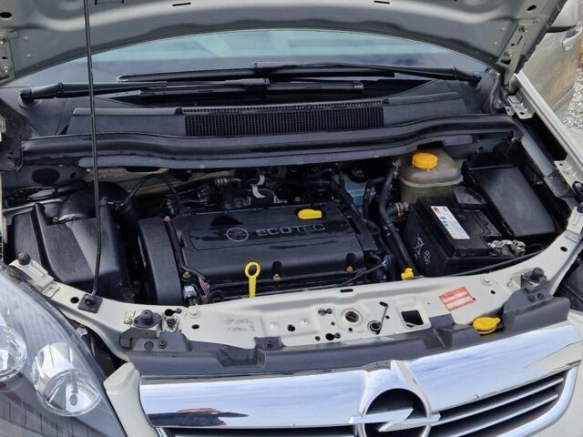 Серый Опель Зафира, объемом двигателя 1.6 л и пробегом 317 тыс. км за 5500 $, фото 16 на Automoto.ua