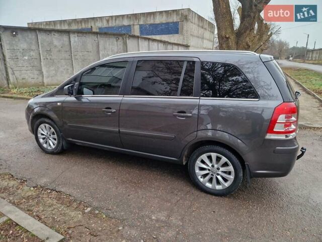 Серый Опель Зафира, объемом двигателя 1.8 л и пробегом 154 тыс. км за 7700 $, фото 4 на Automoto.ua