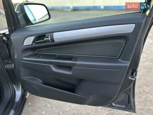 Серый Опель Зафира, объемом двигателя 1.7 л и пробегом 247 тыс. км за 7950 $, фото 11 на Automoto.ua