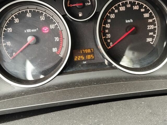 Серый Опель Зафира, объемом двигателя 0 л и пробегом 235 тыс. км за 5700 $, фото 9 на Automoto.ua