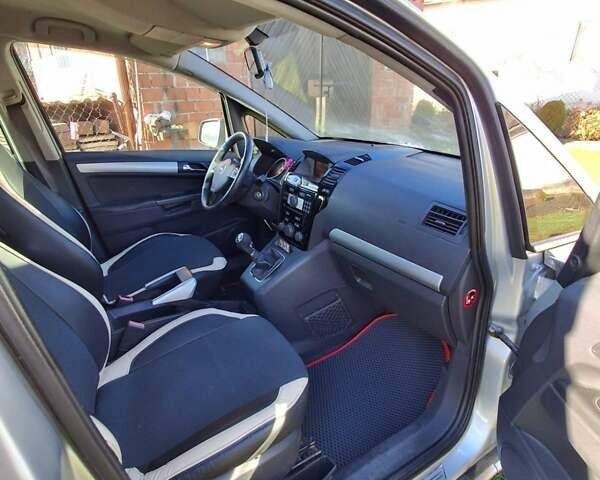 Серый Опель Зафира, объемом двигателя 1.91 л и пробегом 195 тыс. км за 6500 $, фото 5 на Automoto.ua