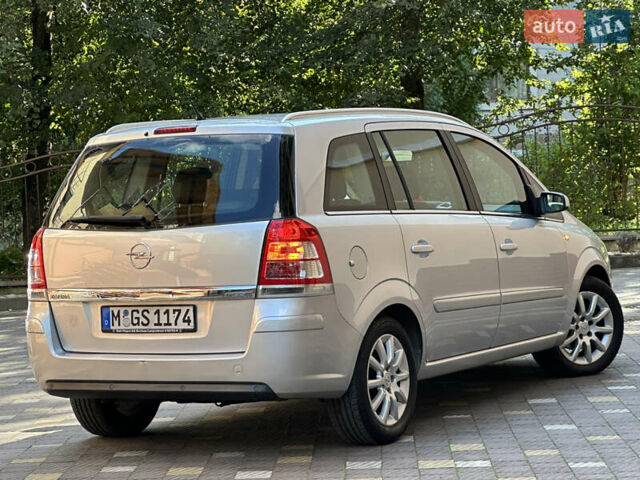 Серый Опель Зафира, объемом двигателя 1.6 л и пробегом 156 тыс. км за 7199 $, фото 55 на Automoto.ua