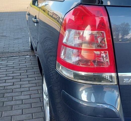 Серый Опель Зафира, объемом двигателя 1.6 л и пробегом 189 тыс. км за 6700 $, фото 15 на Automoto.ua