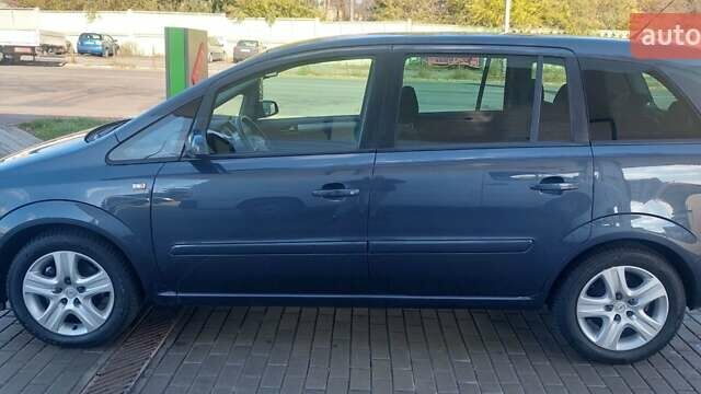 Серый Опель Зафира, объемом двигателя 1.6 л и пробегом 189 тыс. км за 6650 $, фото 3 на Automoto.ua