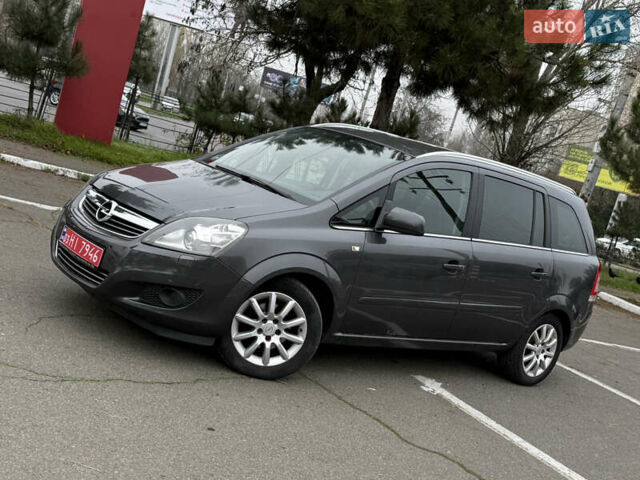 Серый Опель Зафира, объемом двигателя 1.8 л и пробегом 198 тыс. км за 7999 $, фото 1 на Automoto.ua