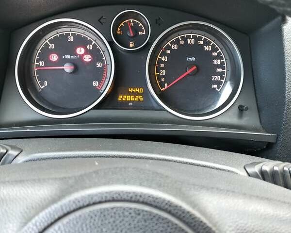 Сірий Опель Зафіра, об'ємом двигуна 1.7 л та пробігом 228 тис. км за 6500 $, фото 11 на Automoto.ua