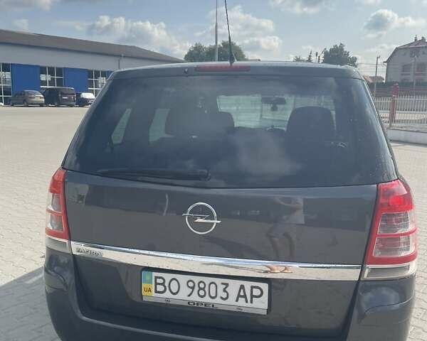 Серый Опель Зафира, объемом двигателя 1.8 л и пробегом 227 тыс. км за 5400 $, фото 1 на Automoto.ua