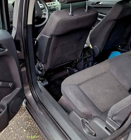 Серый Опель Зафира, объемом двигателя 1.6 л и пробегом 221 тыс. км за 7000 $, фото 15 на Automoto.ua