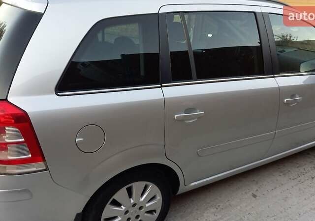 Серый Опель Зафира, объемом двигателя 1.7 л и пробегом 265 тыс. км за 6550 $, фото 8 на Automoto.ua