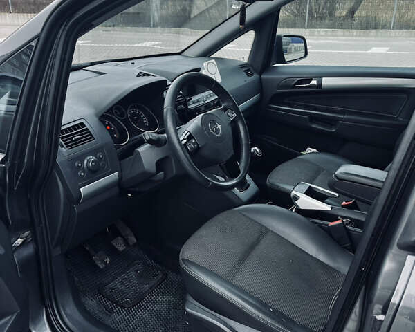 Серый Опель Зафира, объемом двигателя 1.7 л и пробегом 325 тыс. км за 7500 $, фото 14 на Automoto.ua