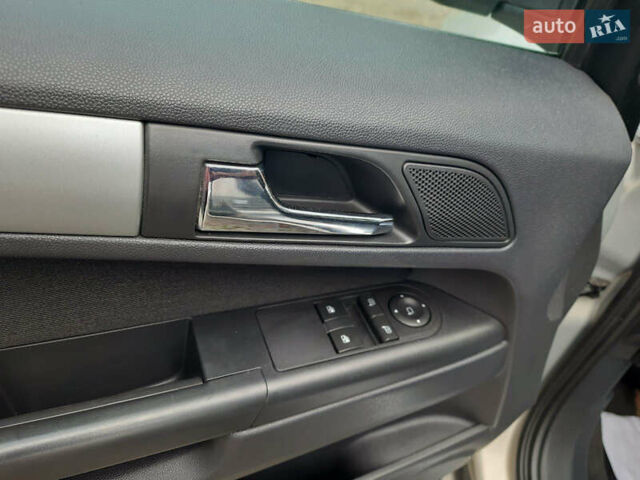 Серый Опель Зафира, объемом двигателя 1.7 л и пробегом 180 тыс. км за 8300 $, фото 14 на Automoto.ua