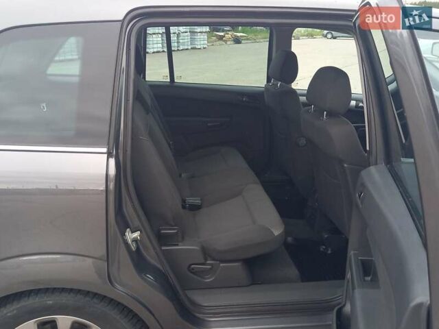 Сірий Опель Зафіра, об'ємом двигуна 1.6 л та пробігом 223 тис. км за 6900 $, фото 37 на Automoto.ua