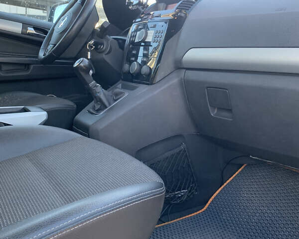 Серый Опель Зафира, объемом двигателя 1.7 л и пробегом 265 тыс. км за 6950 $, фото 12 на Automoto.ua