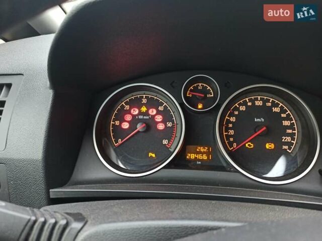 Серый Опель Зафира, объемом двигателя 1.7 л и пробегом 284 тыс. км за 6998 $, фото 1 на Automoto.ua