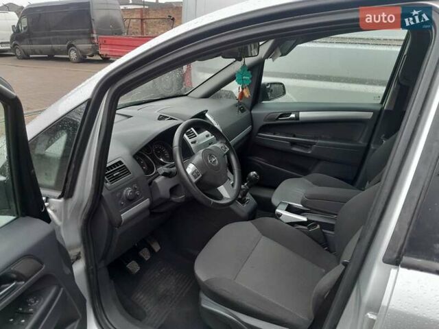 Серый Опель Зафира, объемом двигателя 1.7 л и пробегом 207 тыс. км за 7000 $, фото 9 на Automoto.ua