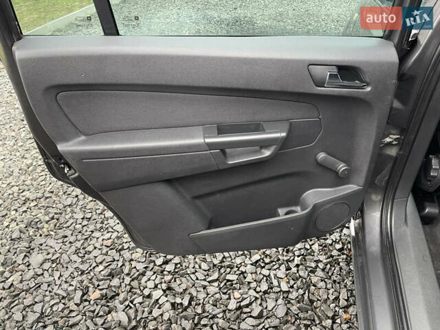 Серый Опель Зафира, объемом двигателя 1.8 л и пробегом 210 тыс. км за 7000 $, фото 17 на Automoto.ua