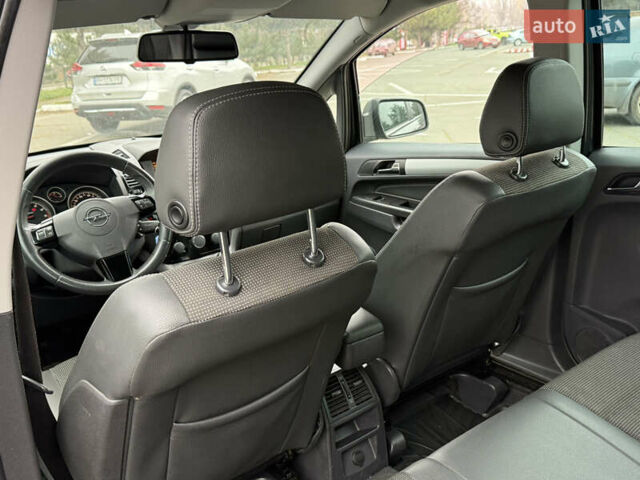 Серый Опель Зафира, объемом двигателя 1.8 л и пробегом 198 тыс. км за 7999 $, фото 20 на Automoto.ua