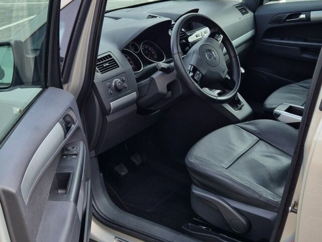 Серый Опель Зафира, объемом двигателя 1.6 л и пробегом 317 тыс. км за 5500 $, фото 13 на Automoto.ua