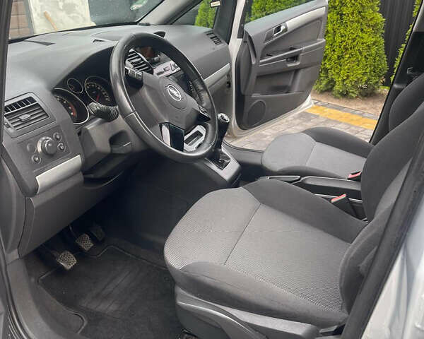 Сірий Опель Зафіра, об'ємом двигуна 1.6 л та пробігом 190 тис. км за 6800 $, фото 23 на Automoto.ua