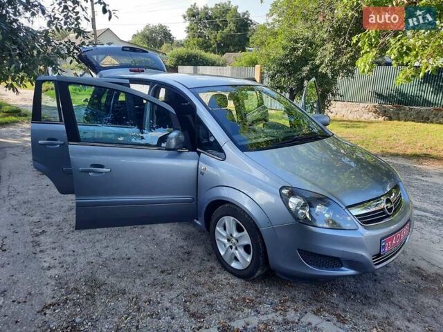 Сірий Опель Зафіра, об'ємом двигуна 0 л та пробігом 217 тис. км за 6850 $, фото 98 на Automoto.ua