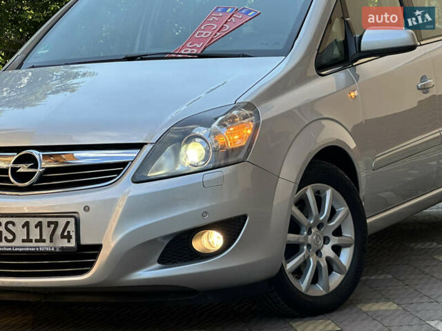 Сірий Опель Зафіра, об'ємом двигуна 1.6 л та пробігом 156 тис. км за 6899 $, фото 13 на Automoto.ua