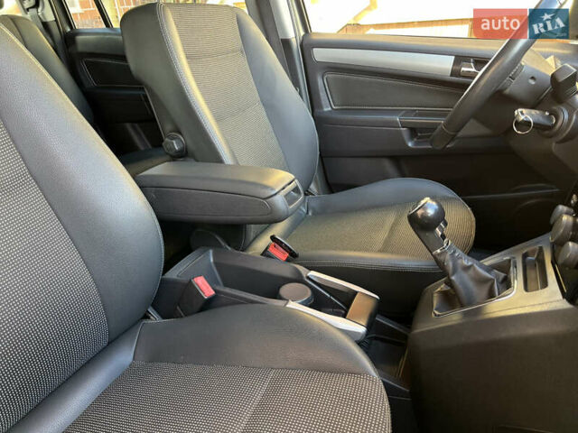 Серый Опель Зафира, объемом двигателя 1.7 л и пробегом 196 тыс. км за 7800 $, фото 47 на Automoto.ua