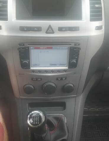 Серый Опель Зафира, объемом двигателя 1.69 л и пробегом 260 тыс. км за 7200 $, фото 6 на Automoto.ua