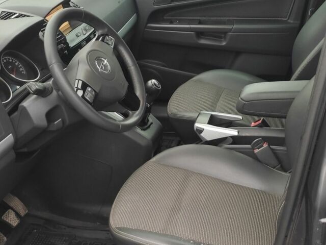 Серый Опель Зафира, объемом двигателя 1.7 л и пробегом 280 тыс. км за 6700 $, фото 11 на Automoto.ua